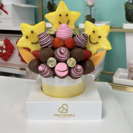 Pink fruit bouquet with chocolate-covered strawberries, smiling pineapple stars, and gold details — handmade birthday gift by Frutidetails Miami.
