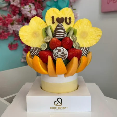 Romantic fruit bouquet with chocolate-covered strawberries, pineapple hearts, and the phrase “I ❤️ U” — handcrafted anniversary or love gift by Frutidetails Miami.
