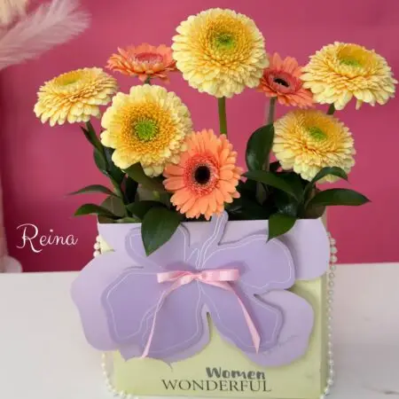 Flowers for Women's day Reina